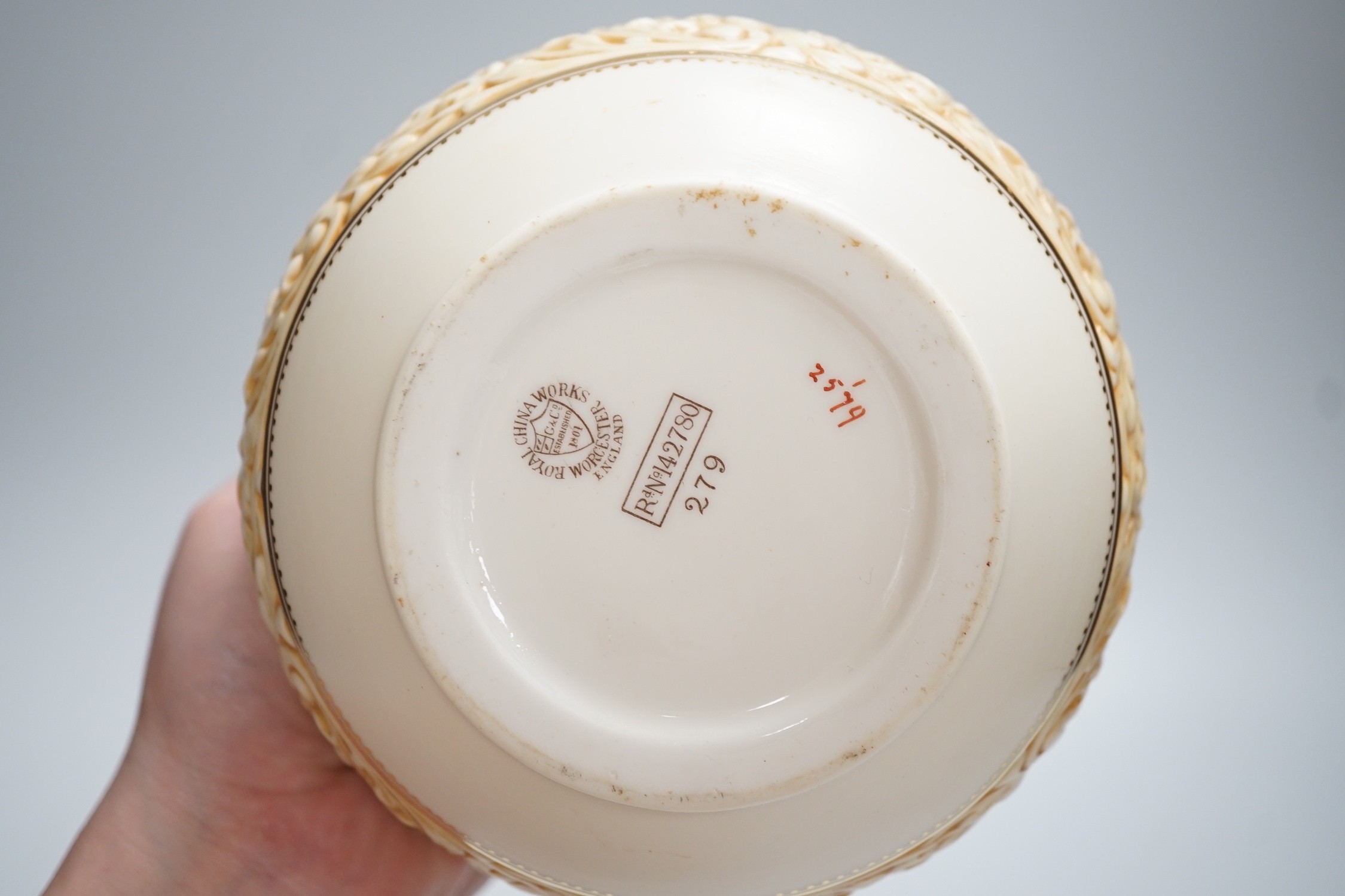 A Grainger and Co, Worcester pot pourri pot, cover and inner lid. 17cm high